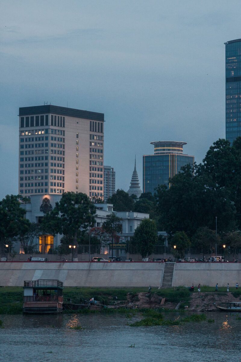 Wat Phnom squeezed in between building