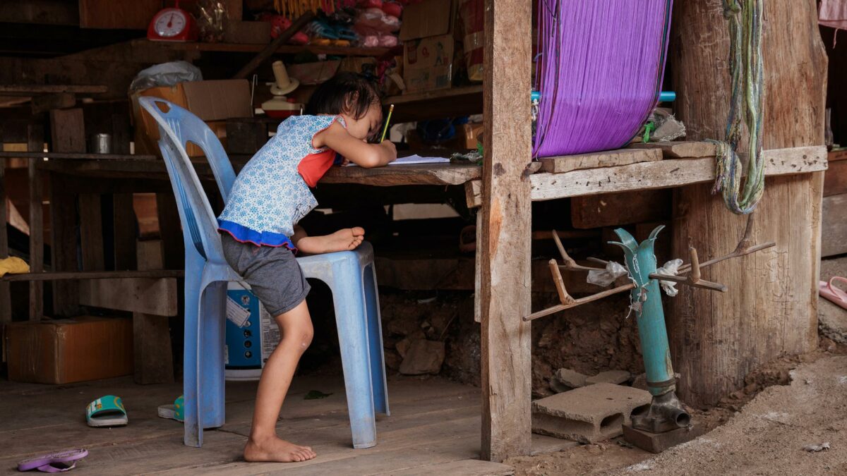 Young Kayan girl doing her homework, huay pu keng, thailand