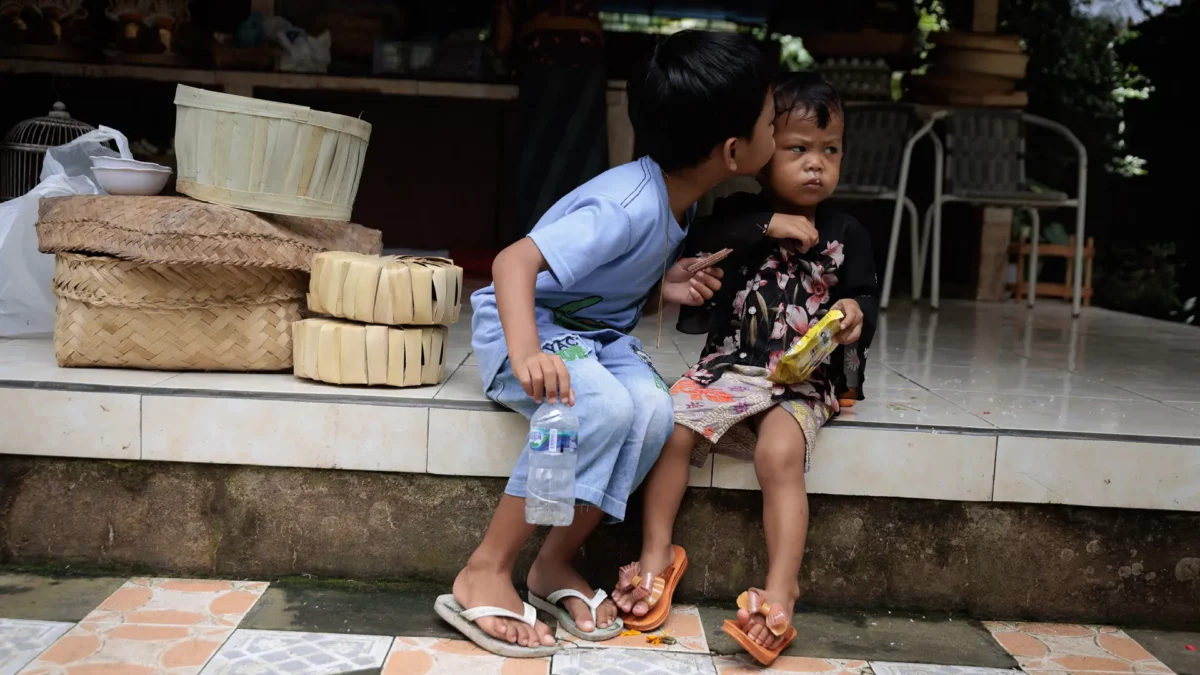 kids kissing in Bali indonesia