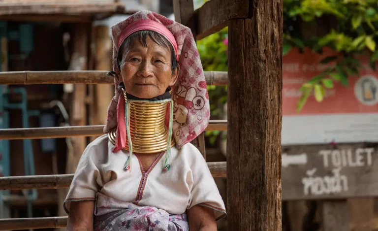 Mu Kler, Longneck Women