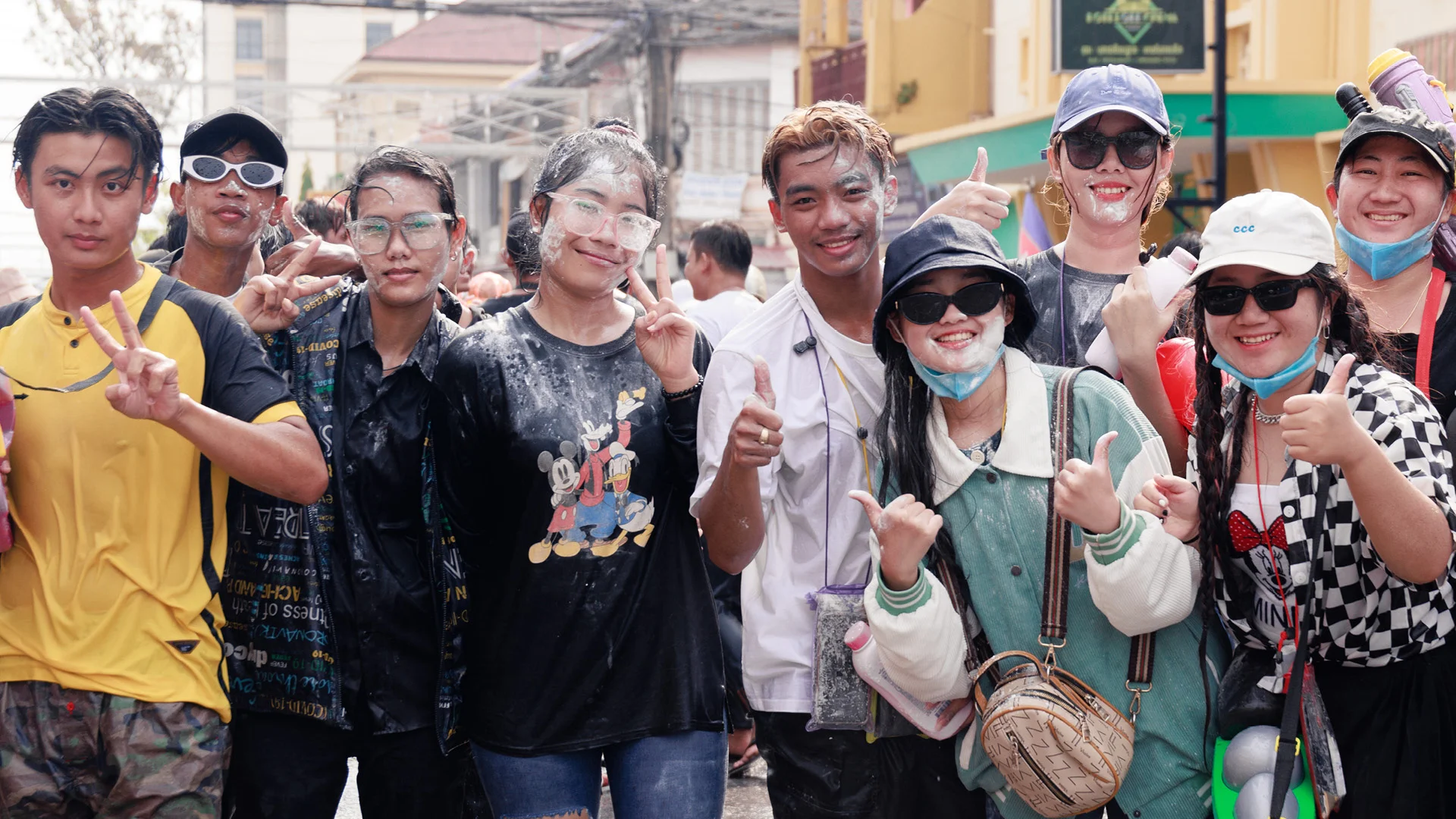 This human tribe is full of people, meet them in the street of Kampot for the Cambodia New Year