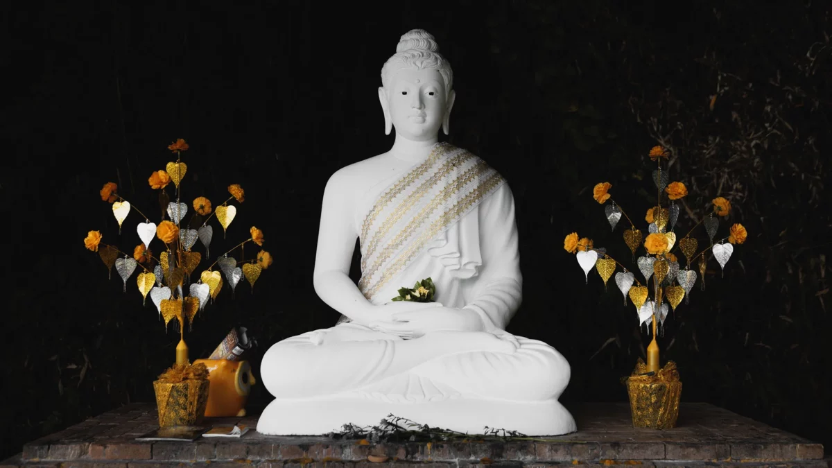 Wat Pha Lat white Buddha in praying position - Chiang Mai - Thailand