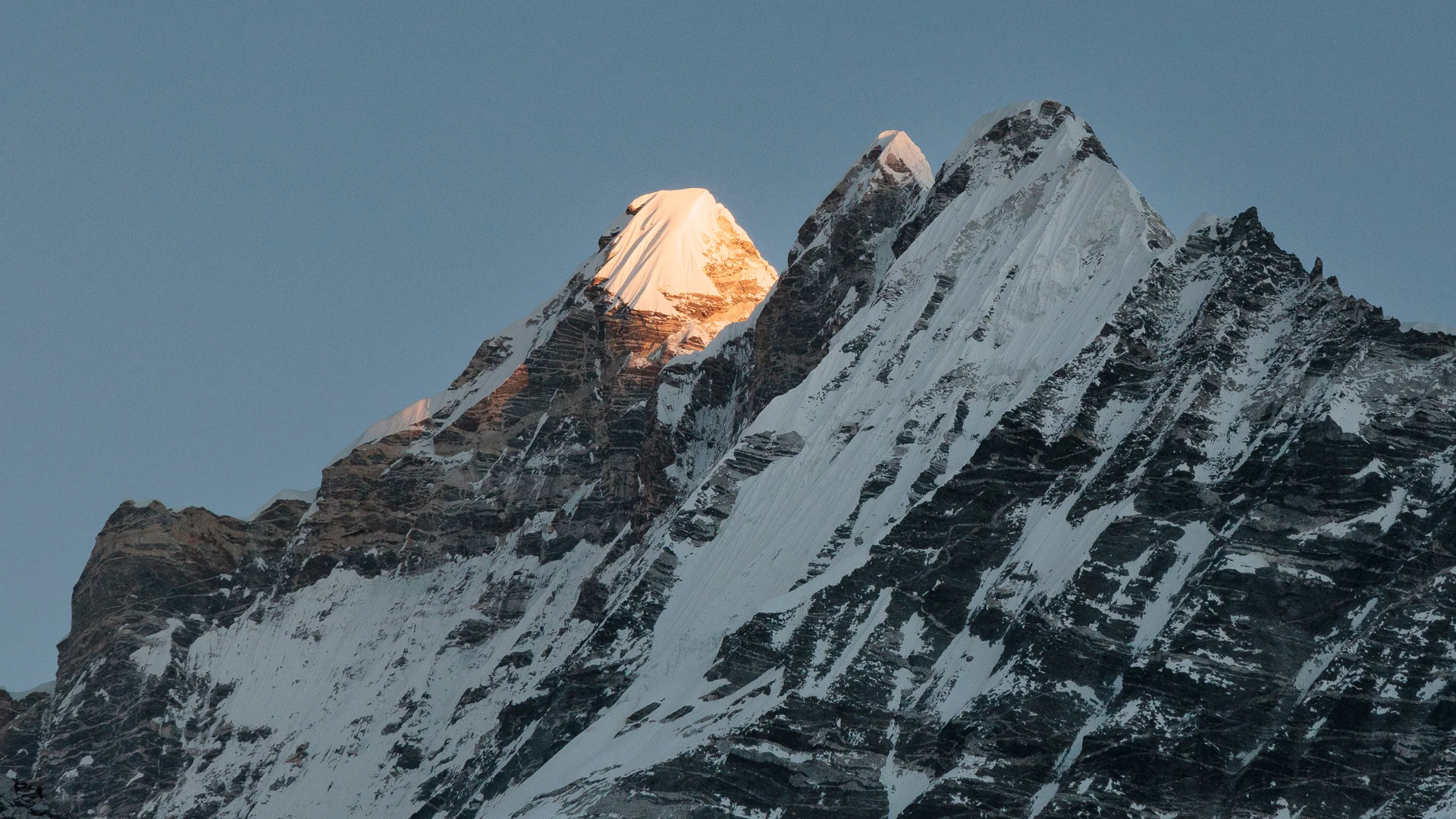 Sunrise on the peaks surrounding langtang