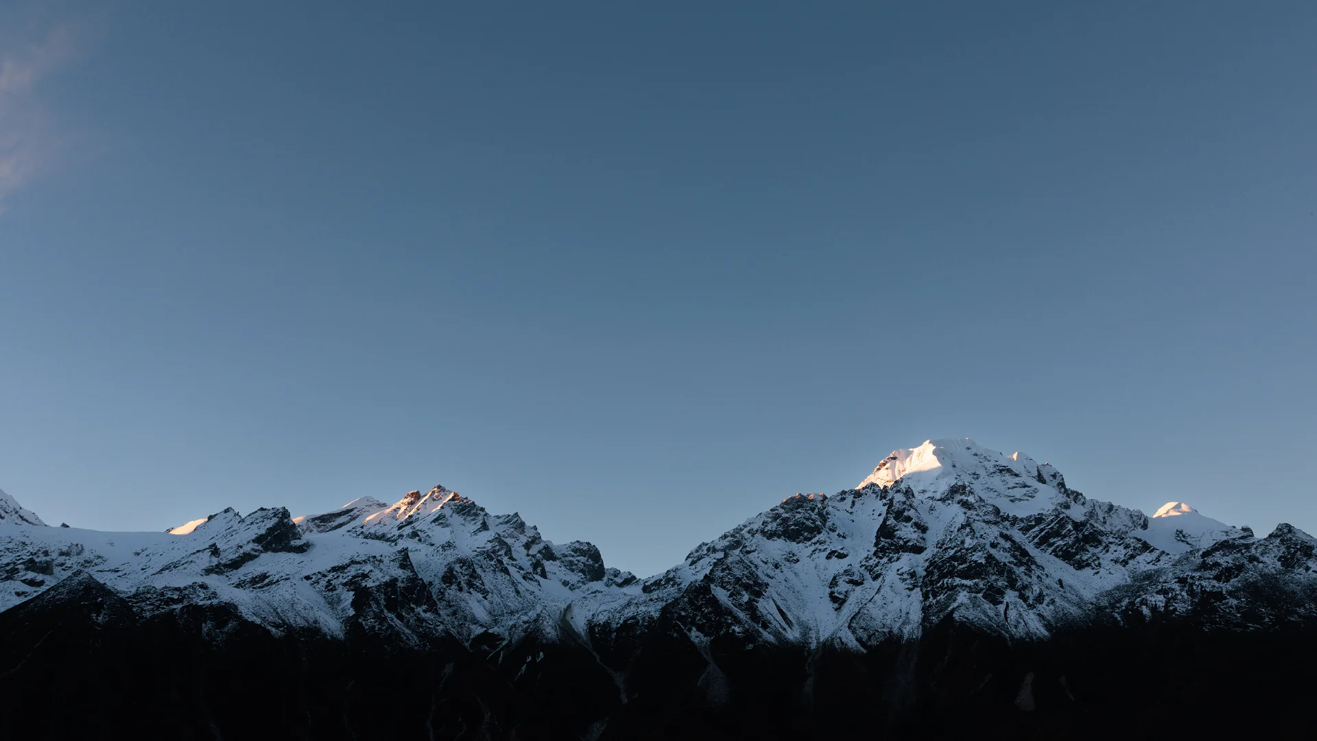 Sunrise on the peaks surrounding langtang