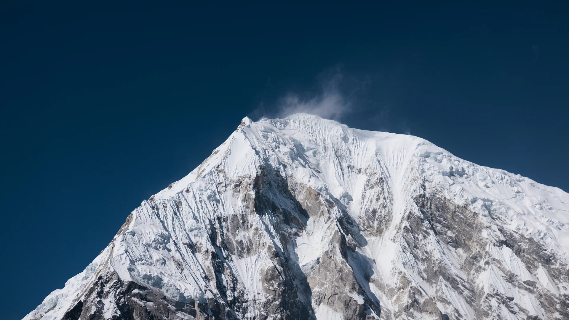 Peaks surrounding langtang mountain