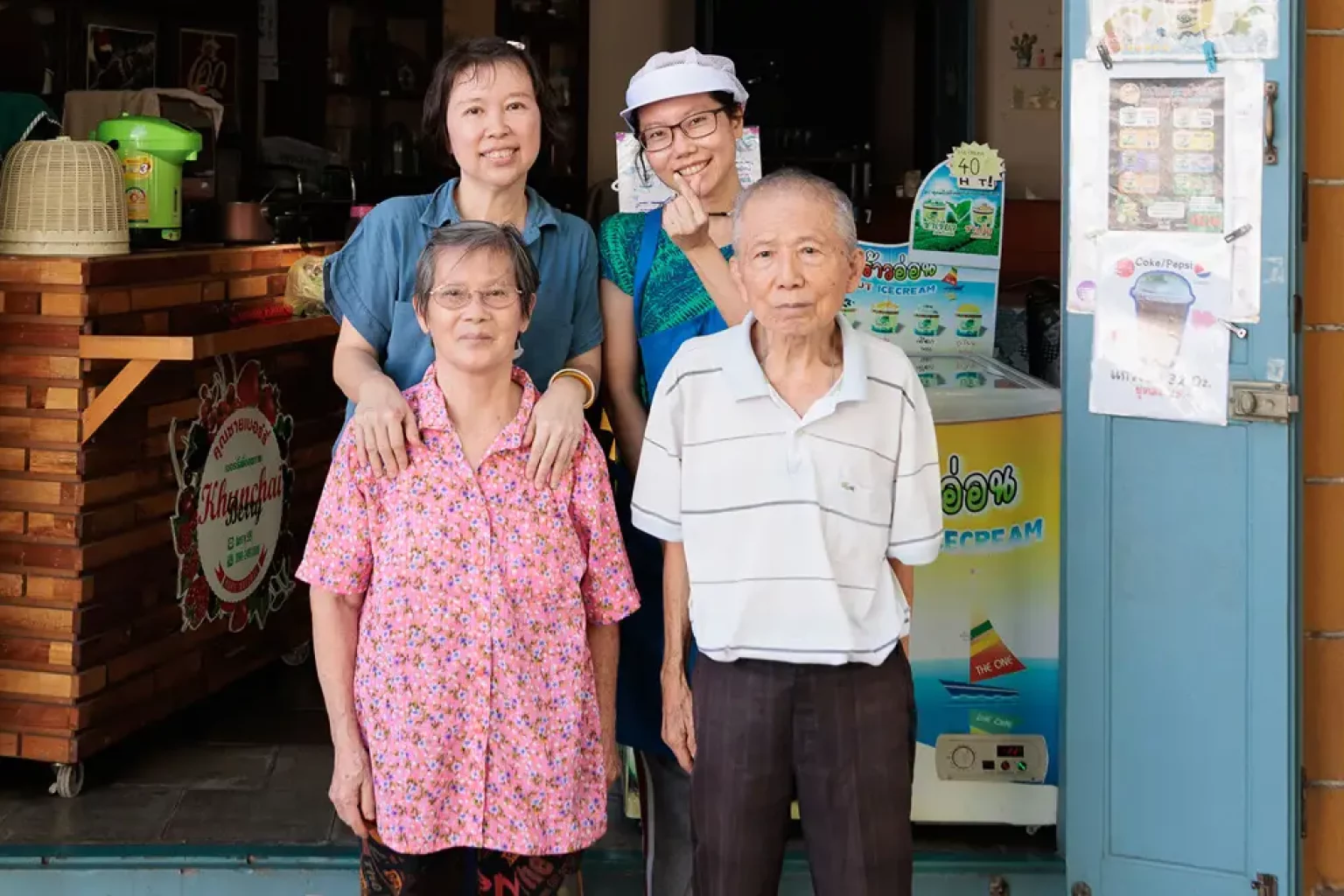 The Sonjaipanich Family portrait - Thong Heng Lee Family restaurant - Bangkok - Thailand